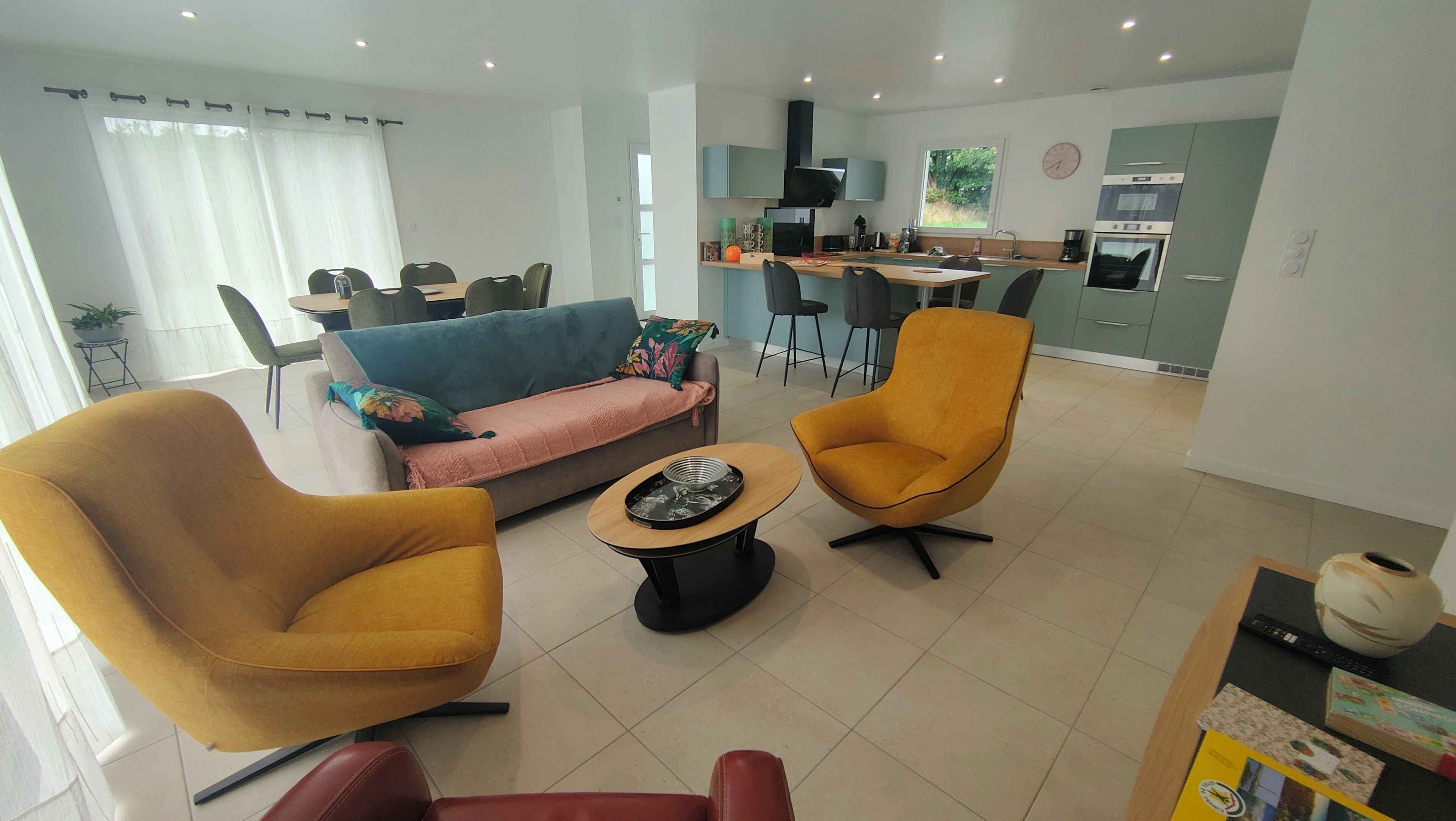 Smart TV, futbolito, libros