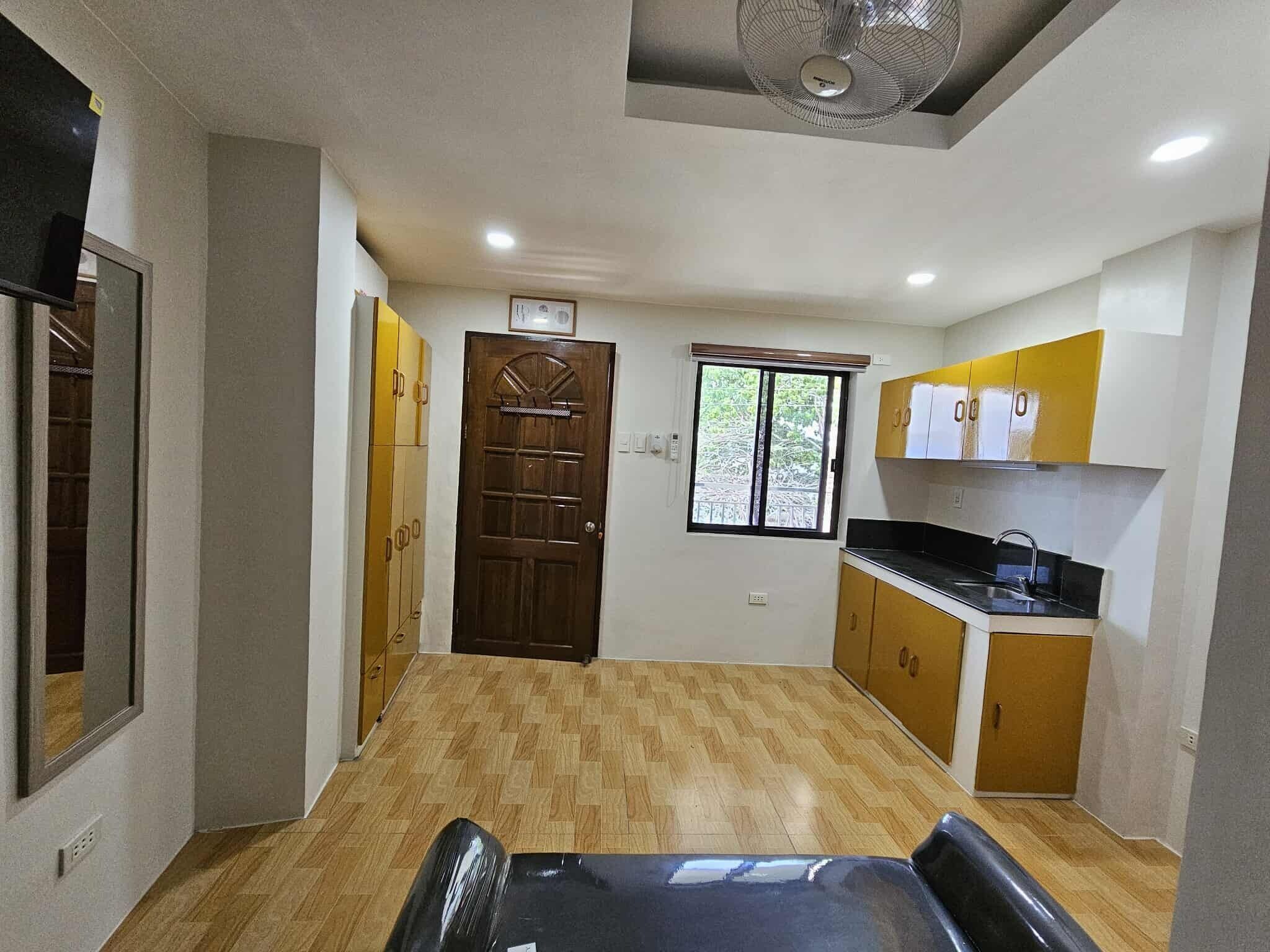 Apartment with Sea View | Private kitchenette | Rice cooker, cookware/dishes/utensils