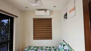 Apartment | Laptop workspace, rollaway beds, free WiFi, bed sheets