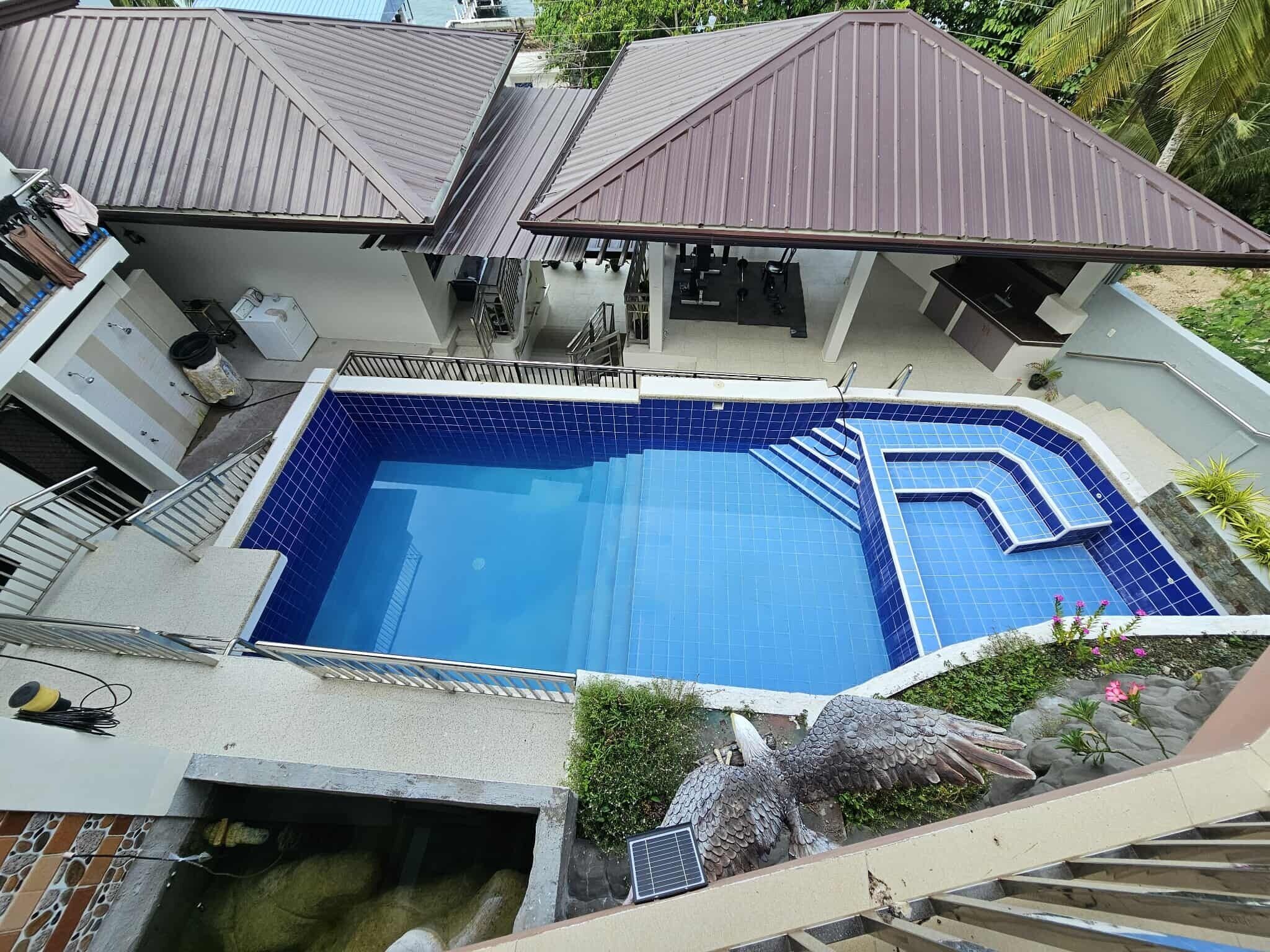 2 piscinas al aire libre, guardavidas en la propiedad