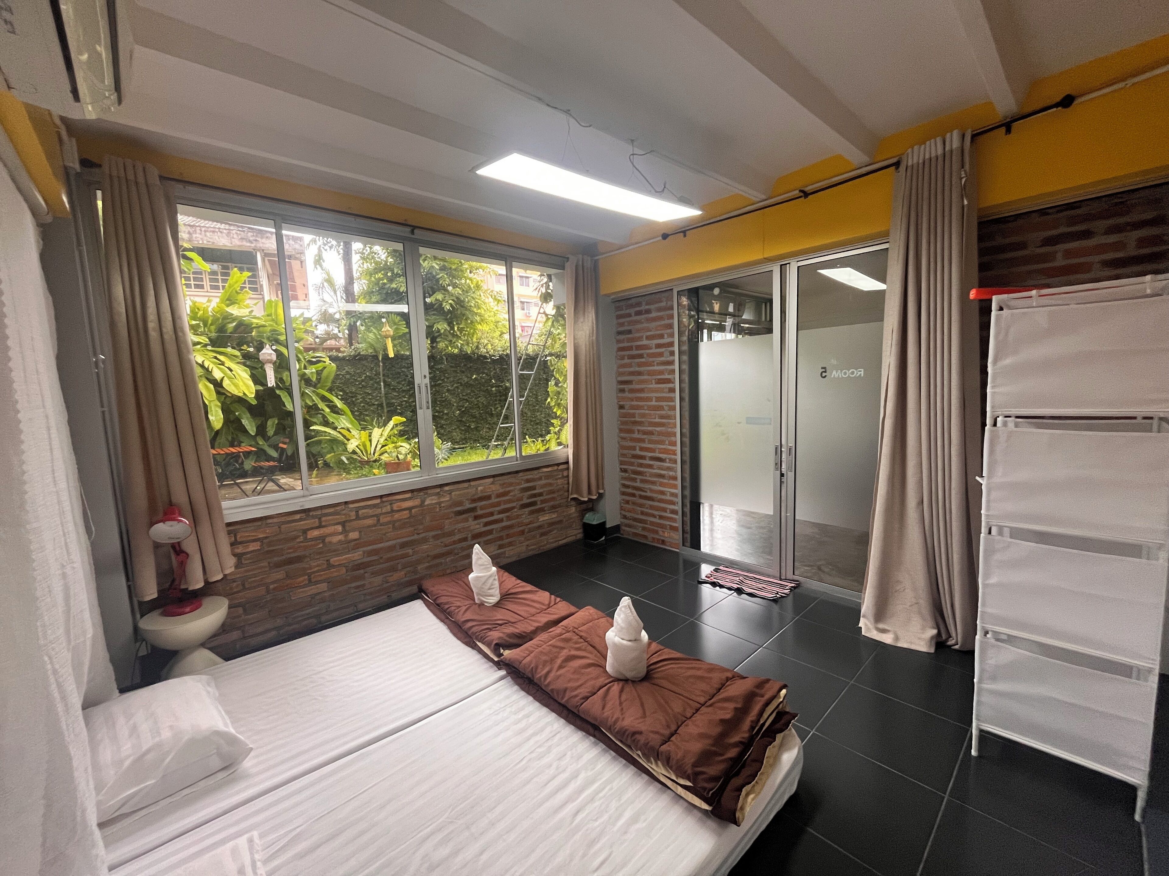 1 多间卧室、办公桌、熨斗/熨衣板、免费 WiFi