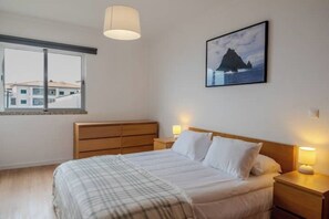 1 chambre, fer et planche à repasser, Wi-Fi, literie fournie