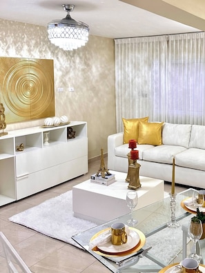 Apartment, 2 Bedrooms, Smoking, Balcony | Living room