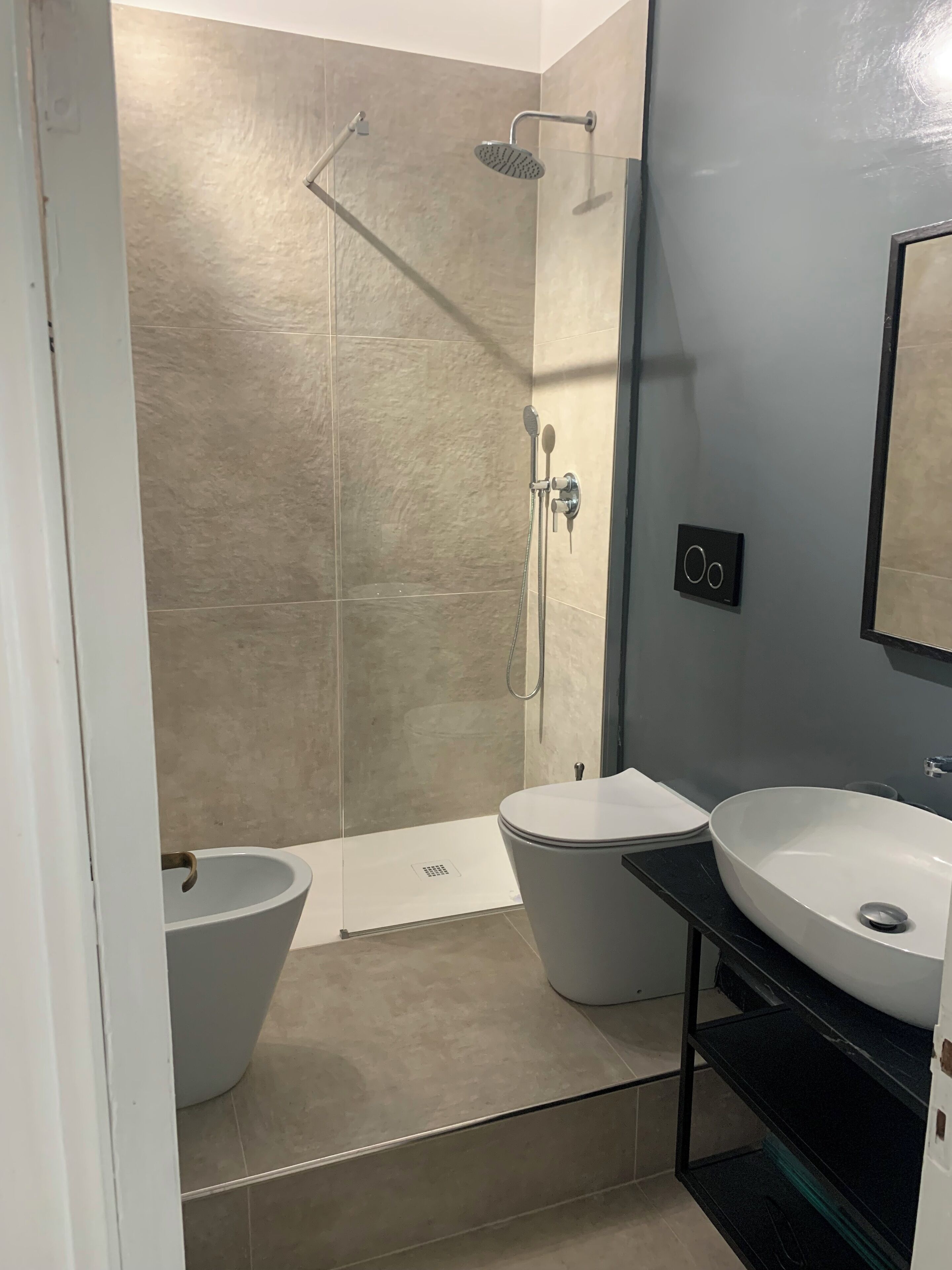 タオル、石鹸、トイレットペーパー