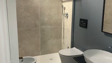 タオル、石鹸、トイレットペーパー