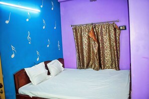 Standard Double Room | Desk, laptop workspace, free WiFi