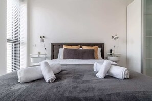 2 bedrooms, iron/ironing board, travel cot, WiFi - Stylish 2BR Apartment with Parking & Views in Jaffa Street (Jerusalem)