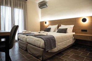 3 chambres, fer et planche à repasser, Wi-Fi, draps fournis