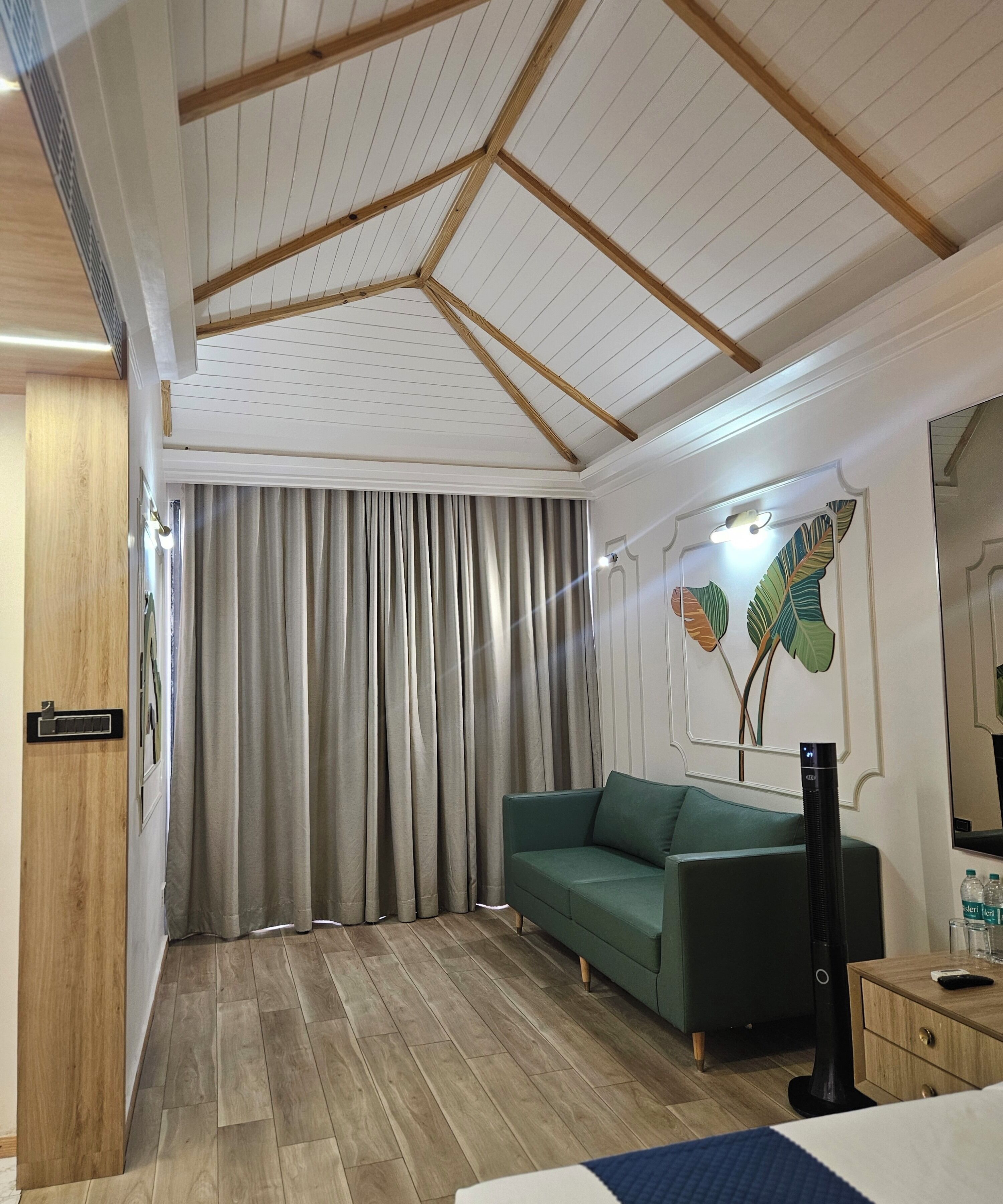 Superior Studio Suite | Living area | 42-inch LED TV with digital channels