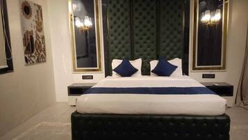 Deluxe Room | Laptop workspace, free WiFi
