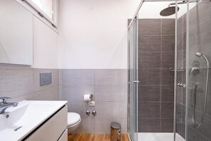 Shower, hair dryer, bidet, towels - One step away from Juliet's House, Piazza Erbe and Ponte Pietra quiet area (Verona)