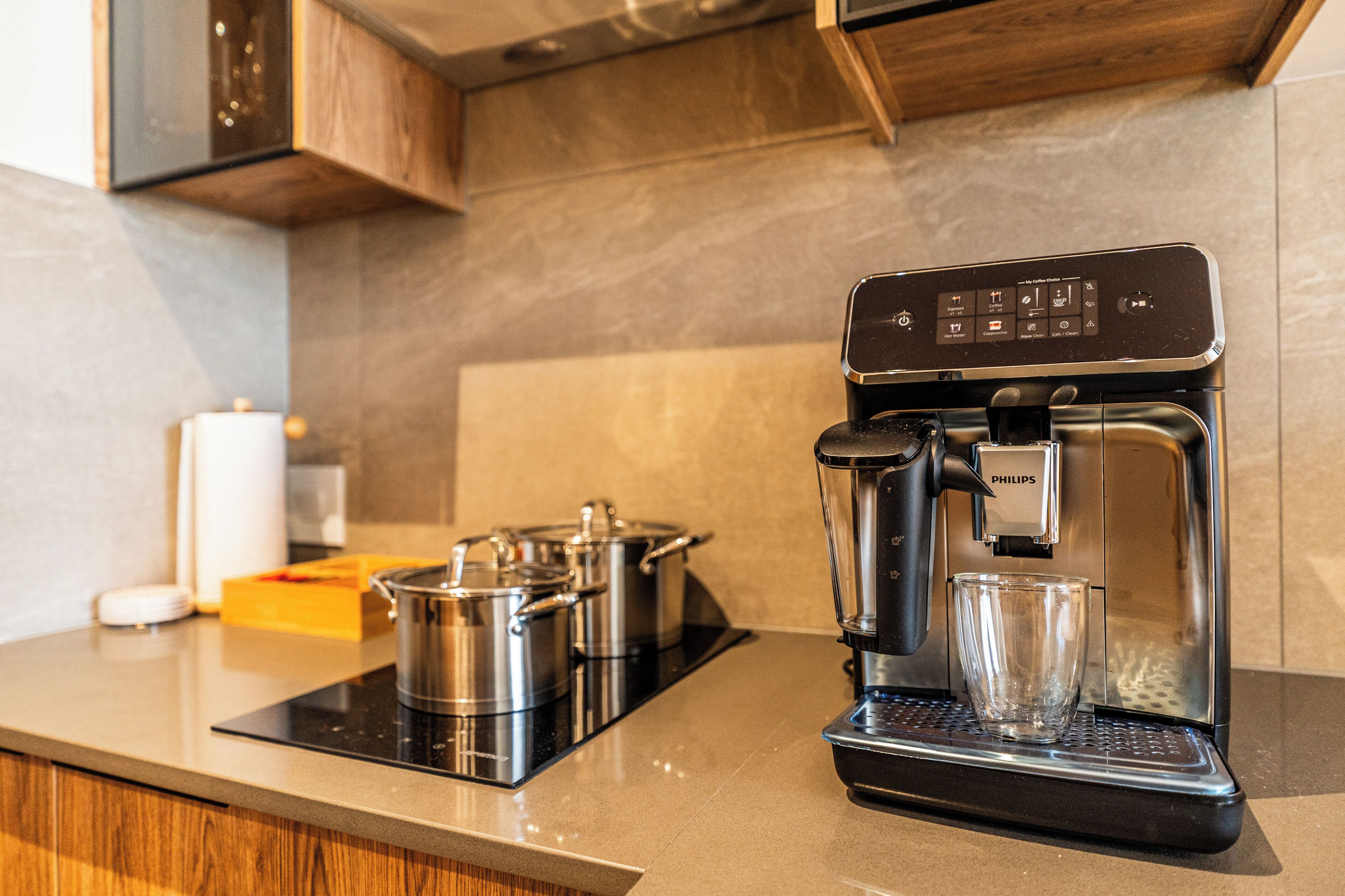 Micro-ondas, cooktop, lava-louças
