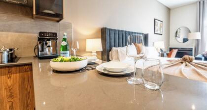 Luxury Studio Apartment in Menlyn Maine, free parking, 24/7 concierge - 137