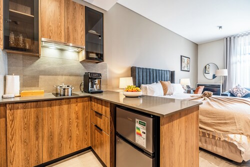 Luxury Studio Apartment in Menlyn Maine, free parking, 24/7 concierge  - 137