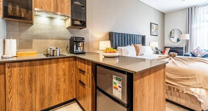 Luxury Studio Apartment in Menlyn Maine, free parking, 24/7 concierge - 137