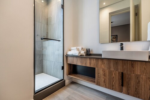 Luxury Studio Apartment in Menlyn Maine, free parking, 24/7 concierge  - 137