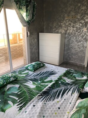 2 bedrooms, internet, bed sheets