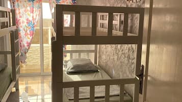2 quartos, acesso à internet, roupa de cama
