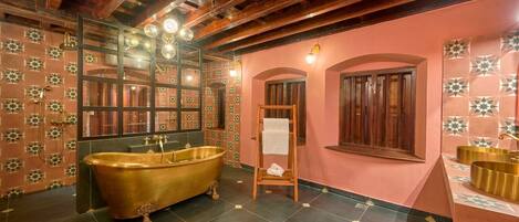 Shower, free toiletries, towels, soap