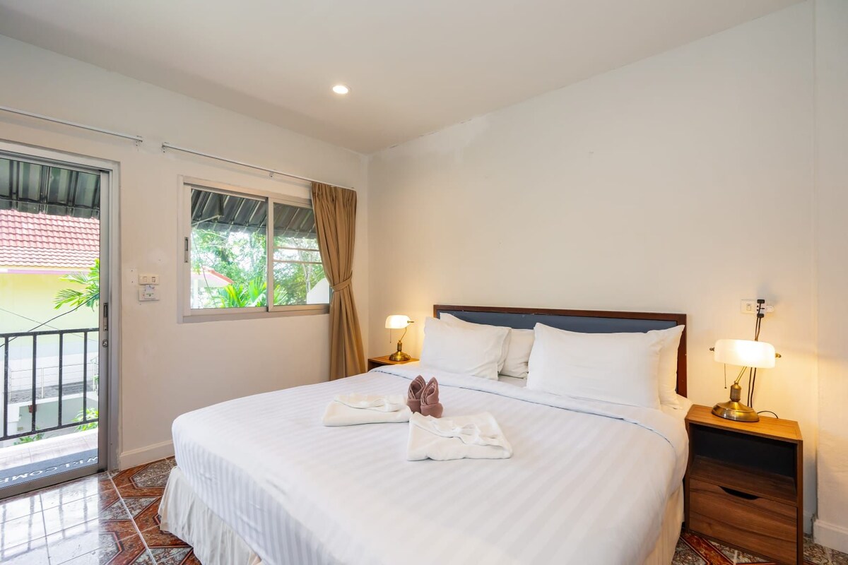 Standard Double Room | WiFi (free), bed sheets