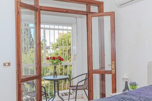 3 bedrooms, iron/ironing board, WiFi, bed sheets - Holiday Home Casa Nutt Near the Sea, Wi-Fi and Air Conditioning (Torrox)
