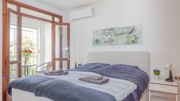 3 habitaciones, tabla de planchar con plancha, wifi y ropa de cama