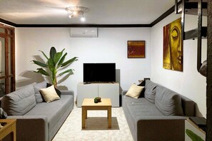 TV - Holiday Home Casa Nutt Near the Sea, Wi-Fi and Air Conditioning (Torrox)