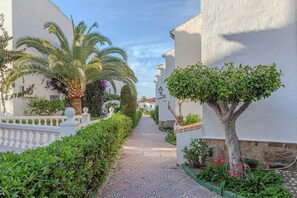 Property grounds - Holiday Home Casa Nutt Near the Sea, Wi-Fi and Air Conditioning (Torrox)