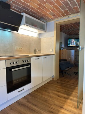 Kühlschrank, Mikrowelle, Ofen, Geschirrspüler