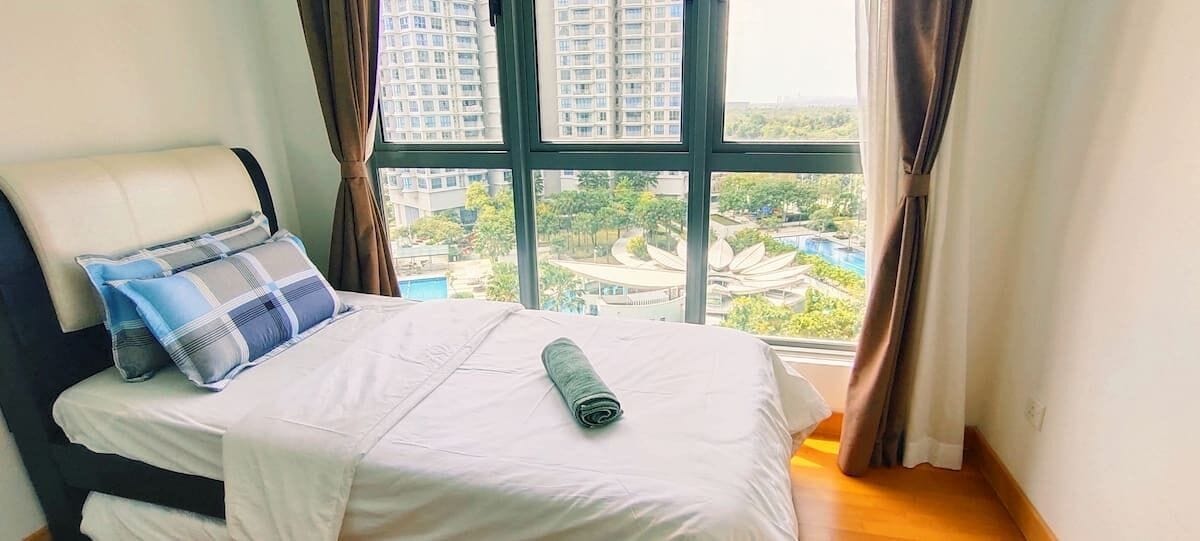 Iron/ironing board, free WiFi