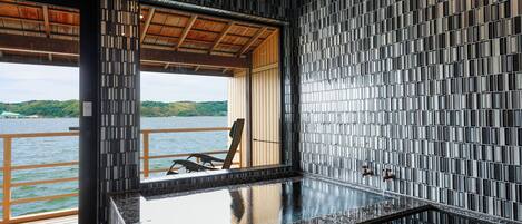 Deluxe Double Room, Balcony, Lake View | Bathroom