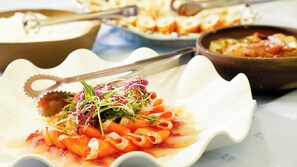 Café da manhã com buffet todos os dias (JPY 2200 por pessoa)