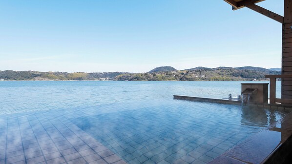 Deluxe Twin Room, Lake View, Corner | Bathroom