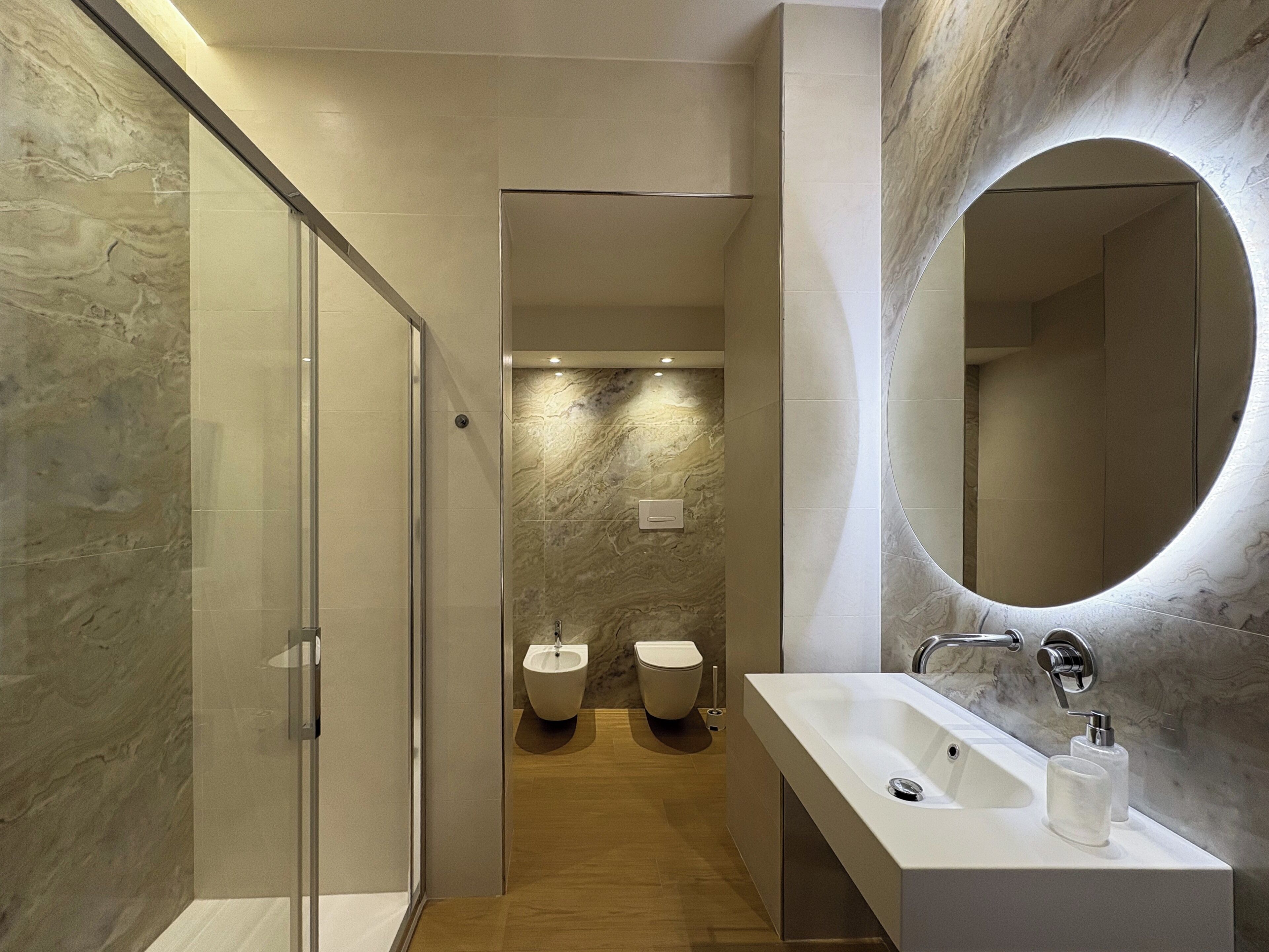 Deluxe tweepersoonskamer, uitzicht op de binnenplaats | Badkamer