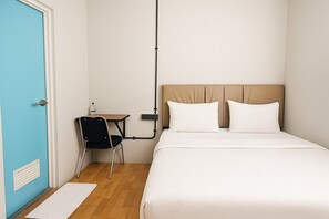 Standard Single Room | Desk, free WiFi - Anders Permata Millenium (Curug)