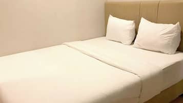 Habitación estándar, 1 cama de matrimonio | Escritorio y wifi gratis