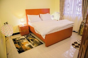 6 bedrooms, iron/ironing board, WiFi, bed sheets