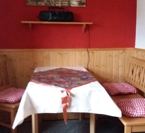 Dining - Apartment 'Tihsies' with Private Terrace and Private Garden (Seddiner See)