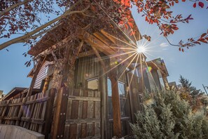 Exterior - Townhome with Hot Tub, Firepit and Loft! Walk to Ski Shuttle! (Big Sky)