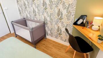 1 bedroom, desk, travel cot, free WiFi