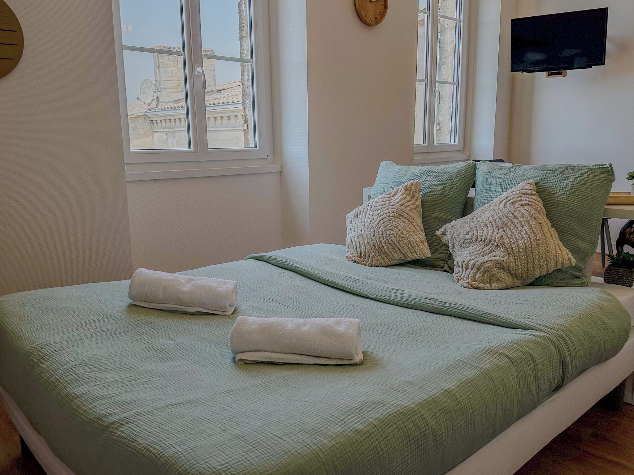 1 bedroom, desk, travel crib, free WiFi