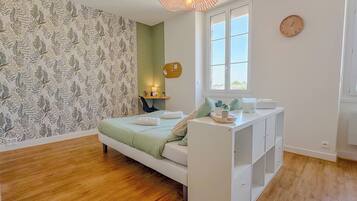 1 slaapkamer, een bureau, reisbedje, gratis wifi