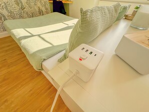1 bedroom, desk, travel cot, free WiFi - Studio COSY - Bath & Netflix - Ideal couple (Pauillac)