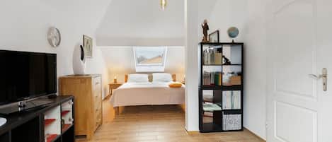 1 bedroom, WiFi, bed sheets