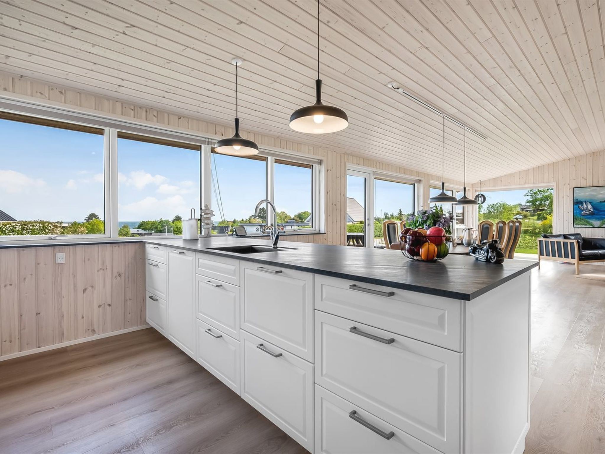 المنشأة من الداخل