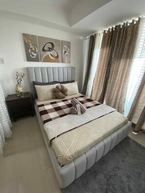 Room, 1 Bedroom, Accessible, Balcony | 1 bedroom - Room-condo in Paranaque City Homes Azure (Parañaque)