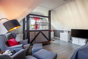 Téléviseur connecté, lecteur de DVD, livres, chaßne audio