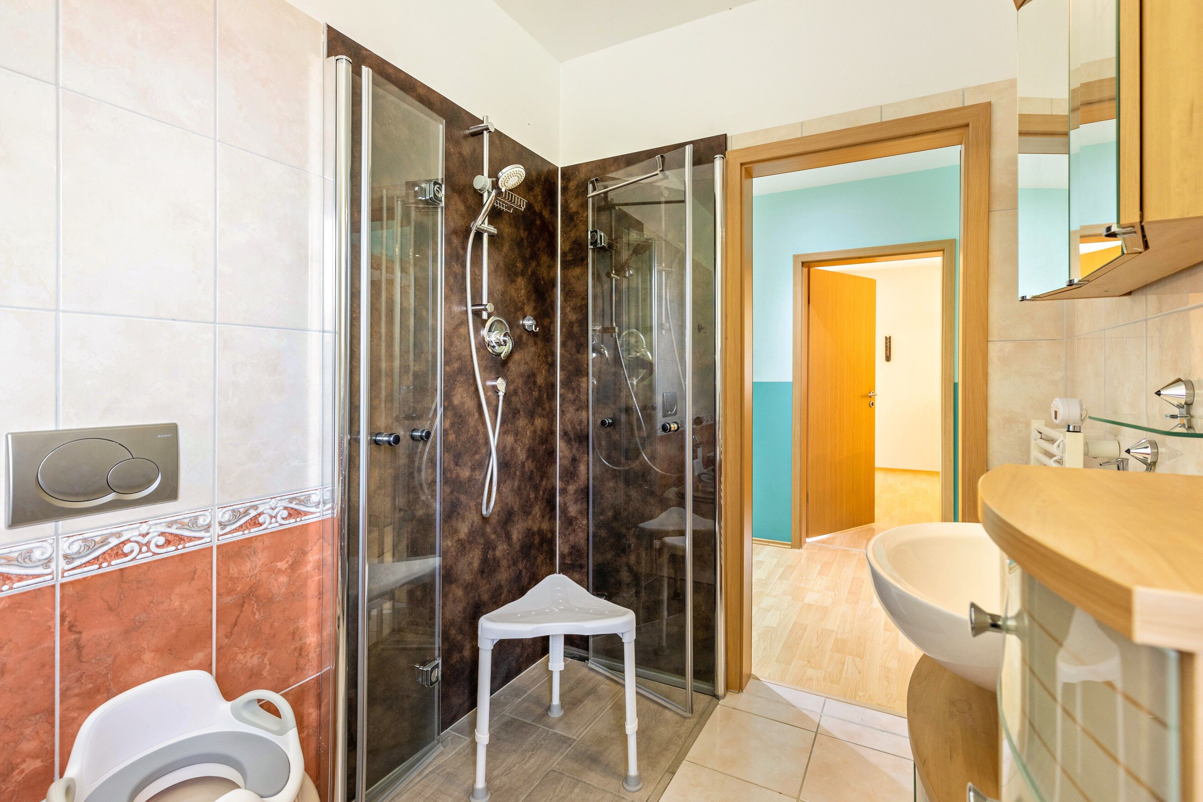 Ducha, secador de pelo, toallas