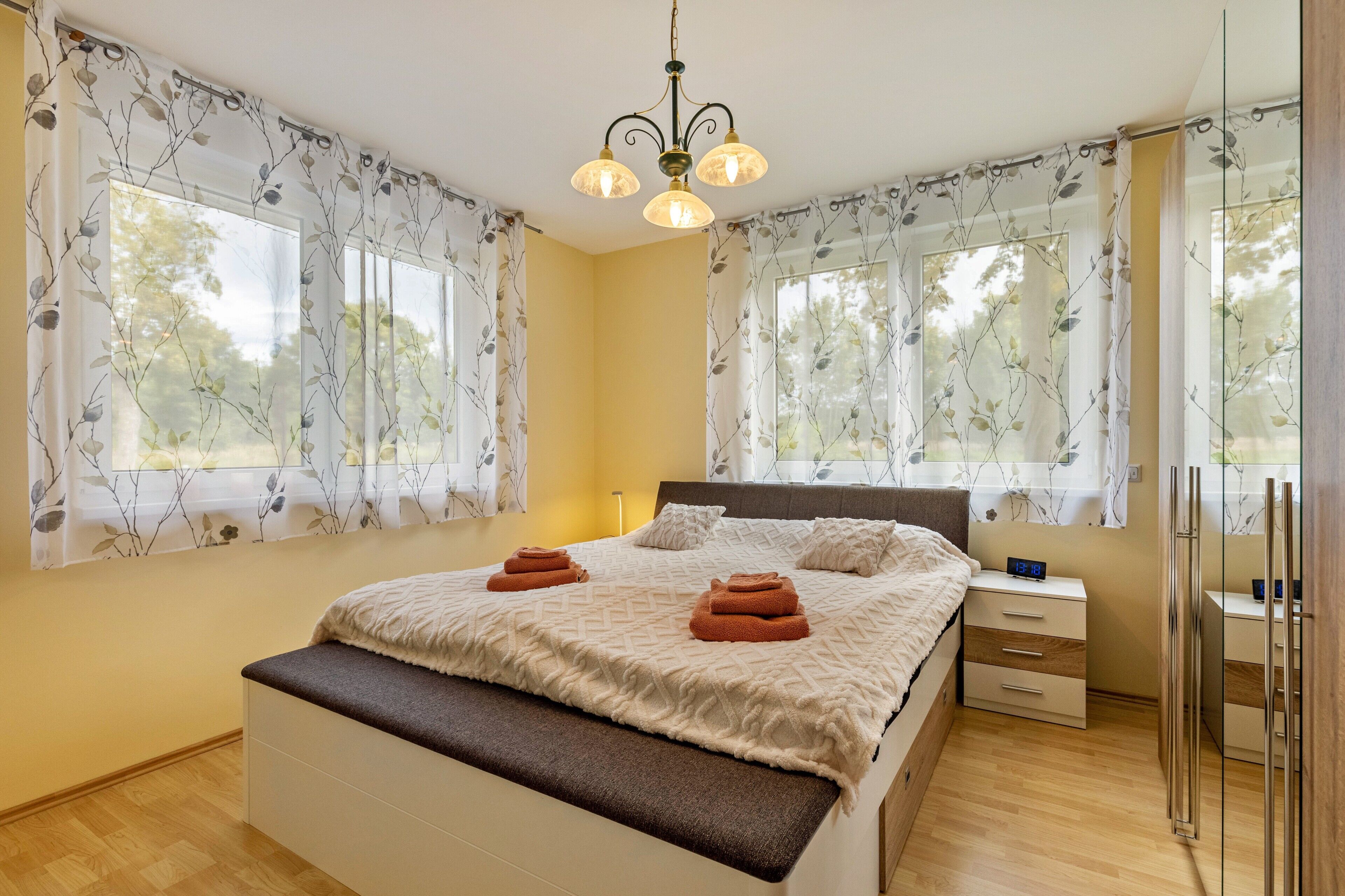 1 habitación, tabla de planchar con plancha, wifi y ropa de cama 
