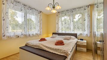 1 habitación, tabla de planchar con plancha, wifi y ropa de cama